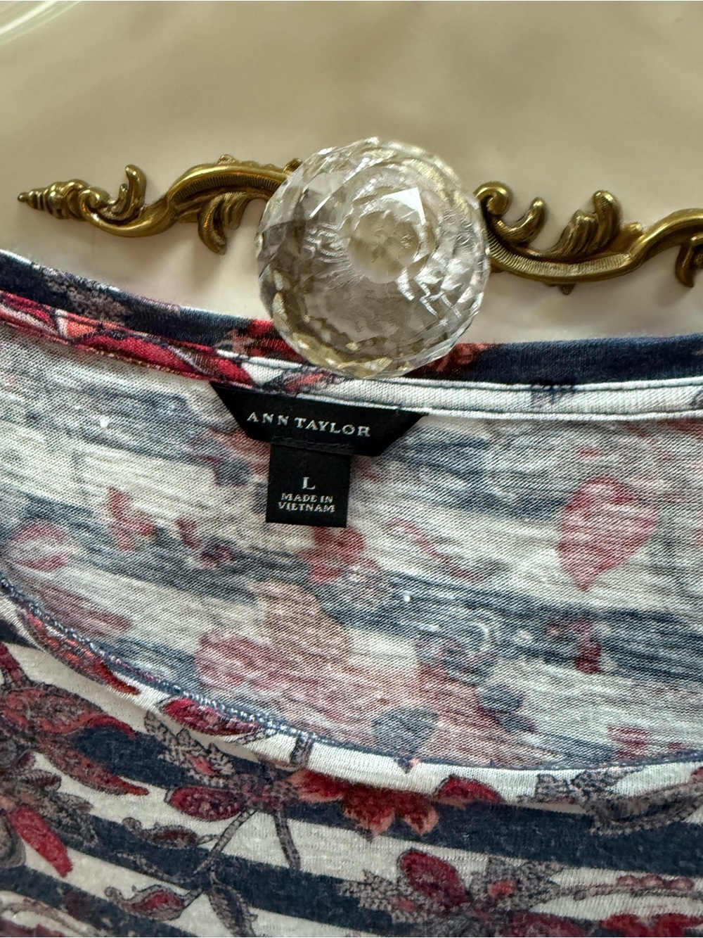 Ladies Ann Taylor, lightweight floral striped top size large - Picture 2 of 4